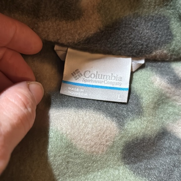 Columbia Camo Fleece With Black Trim Size Large - Picture 3 of 8